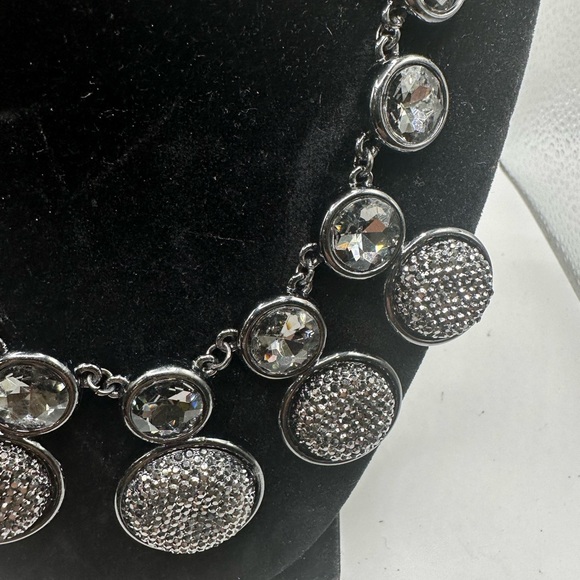 NWOT beautiful Necklace - Picture 2 of 3